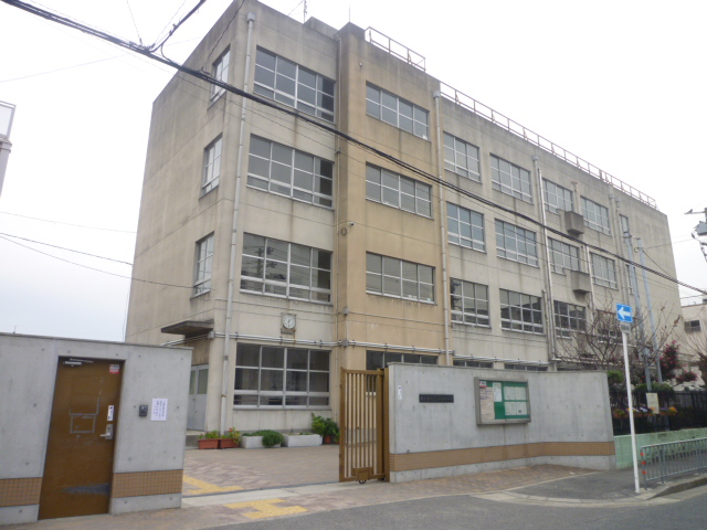 Junior high school. Higashi Osaka Municipal Takaida junior high school (junior high school) up to 278m