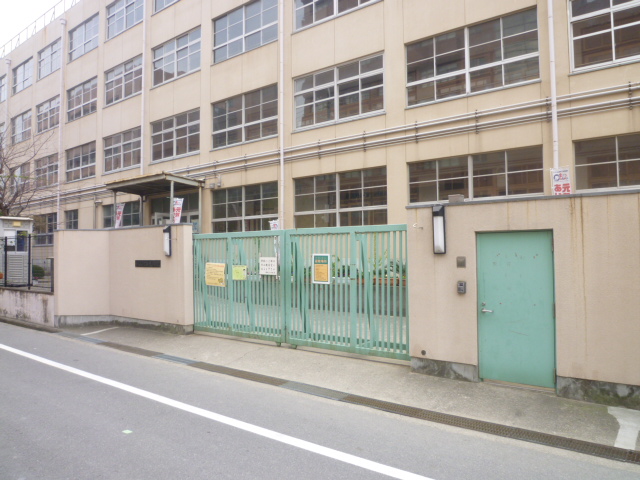 Primary school. 778m to the Higashi-Osaka Municipal Nishizutsumi elementary school (elementary school)