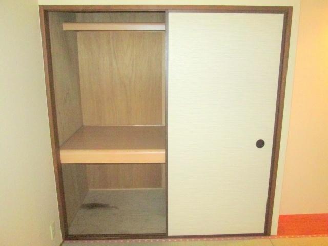 Receipt. Closet of Japanese-style futon can be stored!