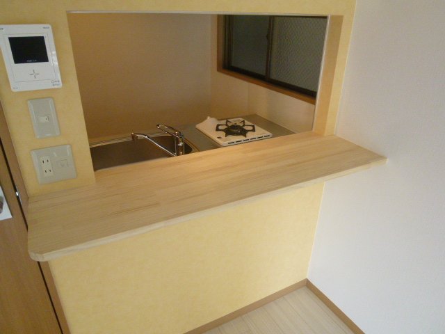 Living and room. It is a popular counter kitchen. 