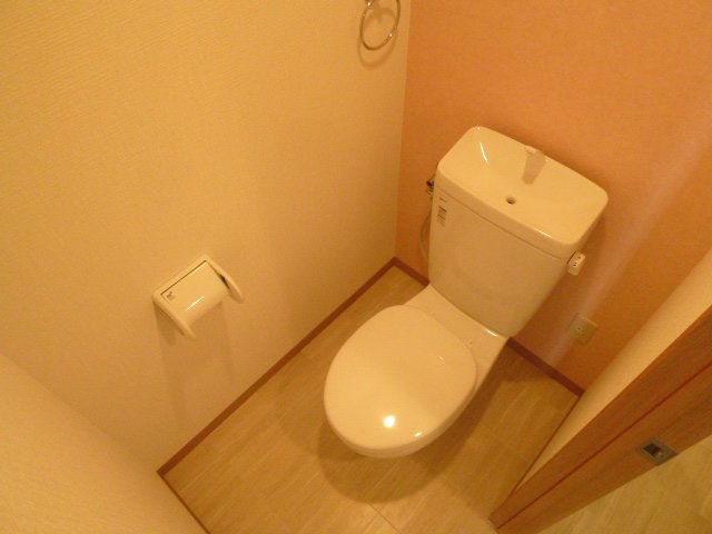 Toilet. Washlet is possible installation. 