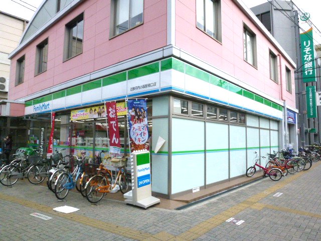 Convenience store. FamilyMart Kosaka Ekimae up (convenience store) 307m
