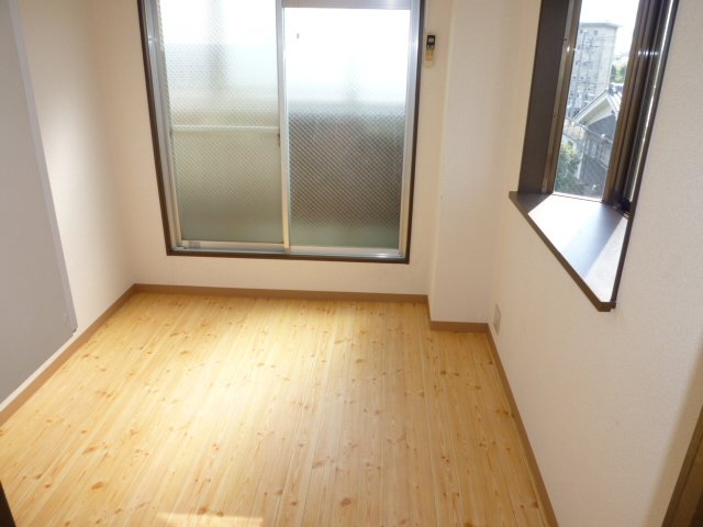 Living and room. Corner room ・ It is a bay window.