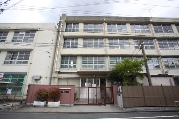 Junior high school. Toshinori 490m until junior high school