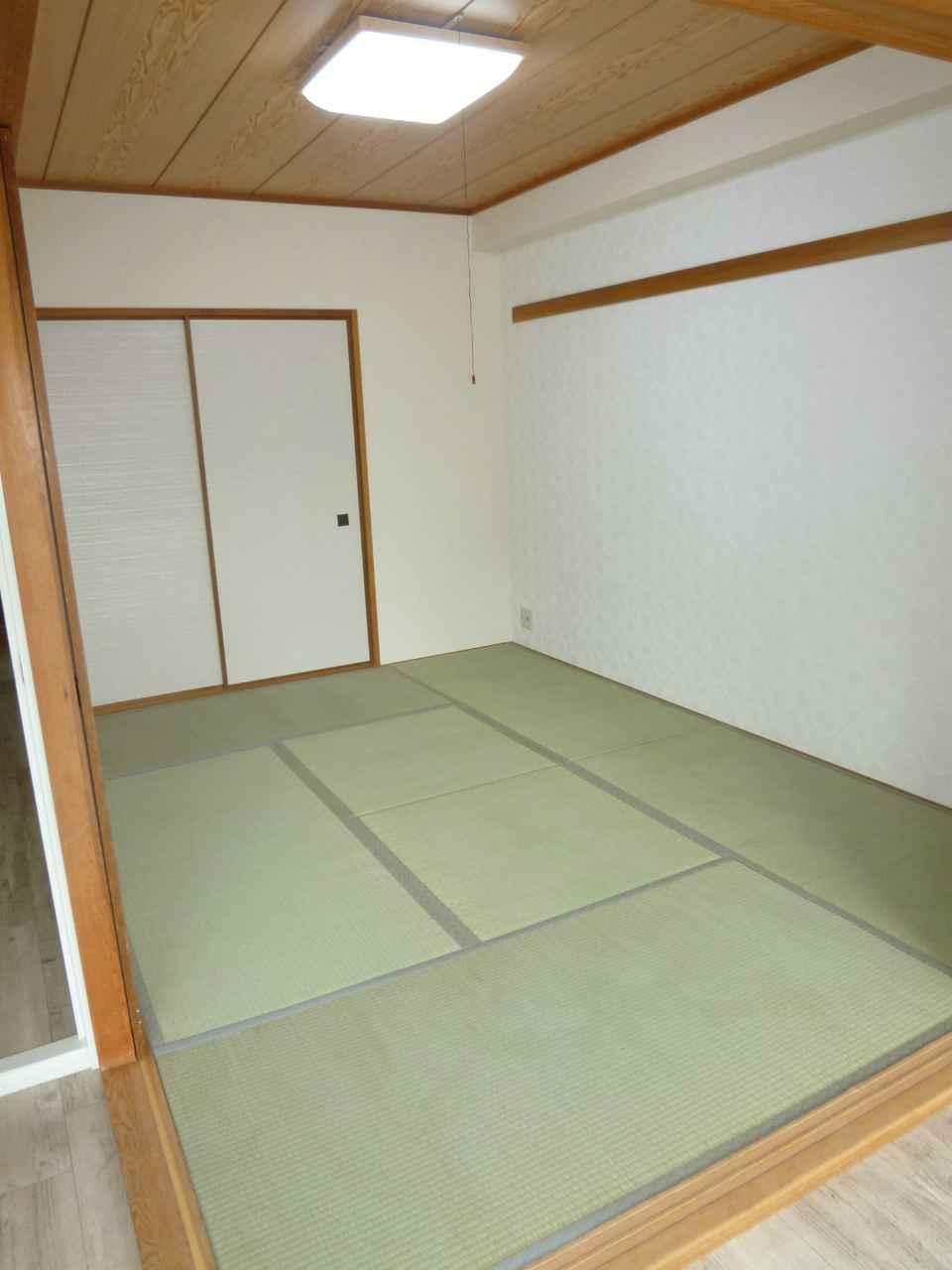 Bathroom. Japanese-style room is also beautiful