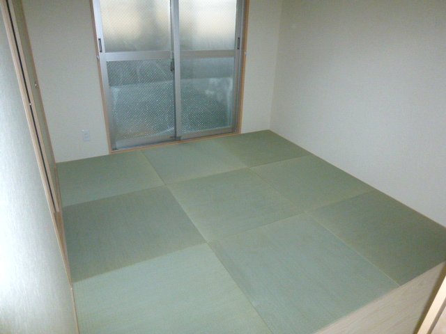 Other room space. Japanese-style room is stylish Ryukyu tatami ☆