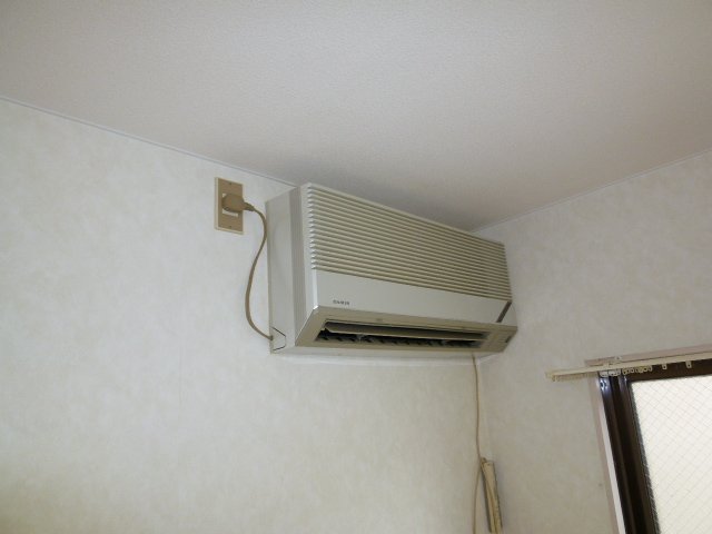 Other Equipment. It comes with 1 groups air conditioning