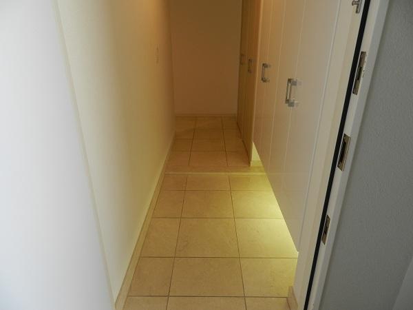 Entrance. Yes finished with white tone drifts cleanliness