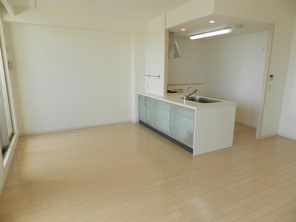 Living. Refreshing kitchen! ! I want to much watching! !