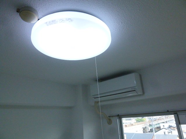 Other Equipment. Lighting and air conditioning comes with ☆ 