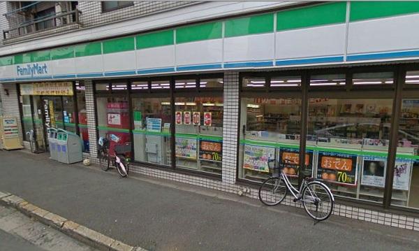 Convenience store. Conveniently near 320m to FamilyMart! !