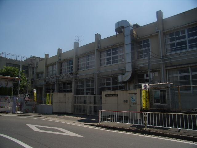 Junior high school. Higashi-Osaka City Kashiwada until junior high school 950m