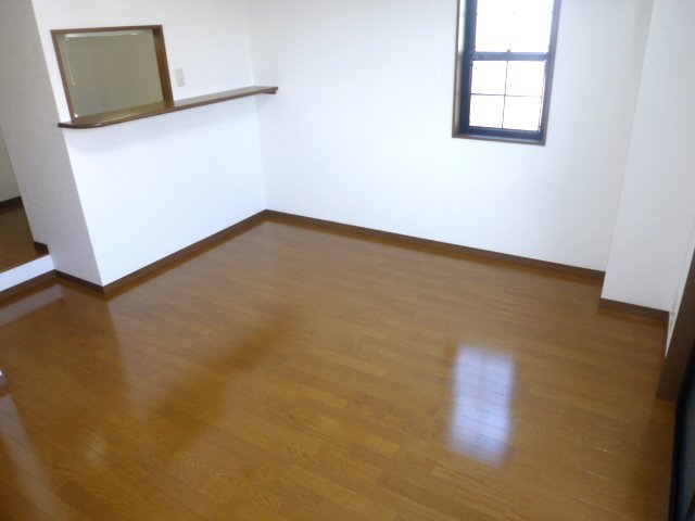 Living and room. LDK has a spacious 11.5 Pledge