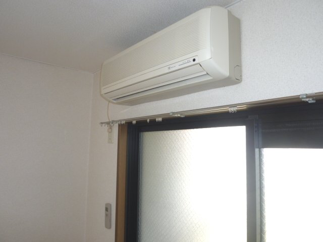 Other. Air conditioning is equipped with 1 groups.