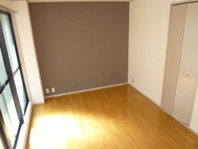 Other room space. Western-style is an 8-tatami rooms. 