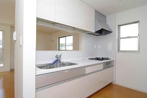 Kitchen. The company Example of construction cleaning easy system Kitchen. The dishes will be fun.