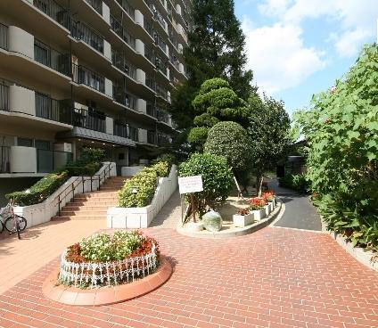 Other local. Near the entrance ・ It is quite fashionable.