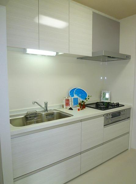 Kitchen. System kitchen had made ・ Now a good kitchen functional usability.