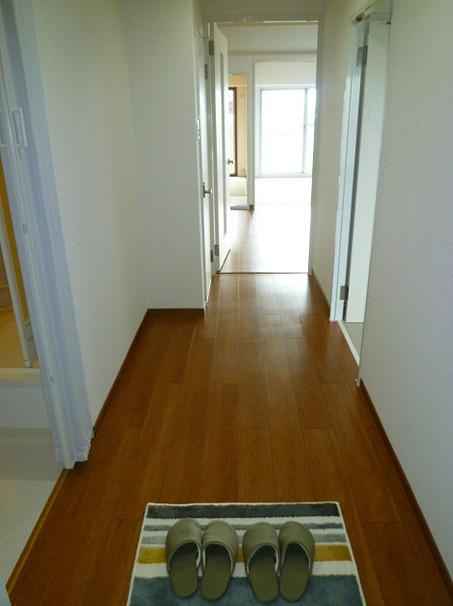 Entrance. Also around the corridor Neat clean.