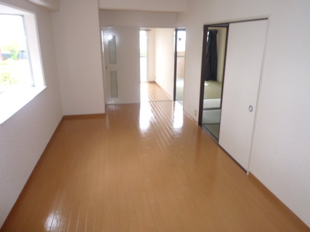 Living and room. It is quite wide LDK elongated. 