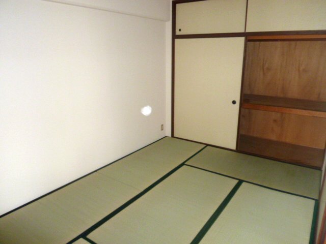 Other room space. Is a Japanese-style room with a large storage. 