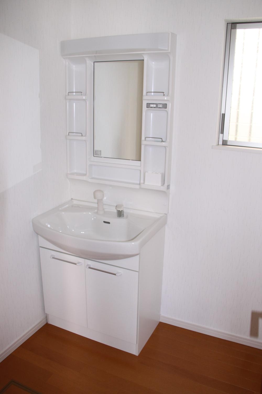 Wash basin, toilet