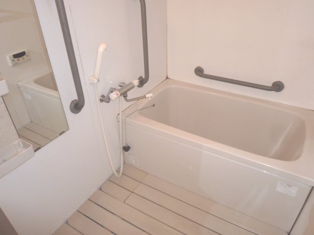 Bath. Automatic hot water clad function ・ Reheating function comes with