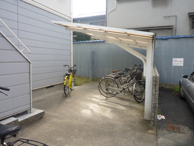 Other common areas. Is a bicycle parking lot, With so roof does not get wet in the rain