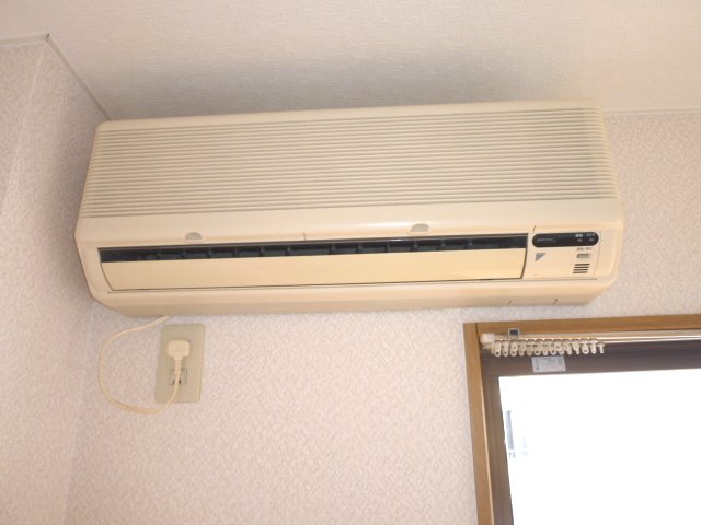 Other Equipment. Air conditioning is equipped with 1 groups.