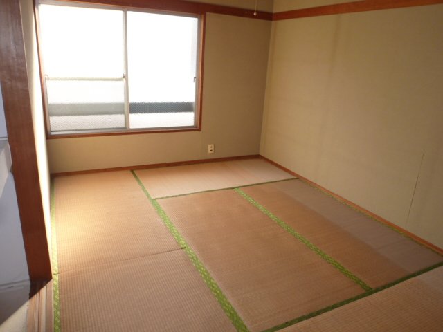 Other room space. Because the south-facing Japanese-style sunny! 