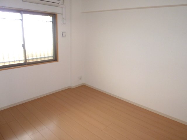 Other room space. It is very bright since the free room there is a window!