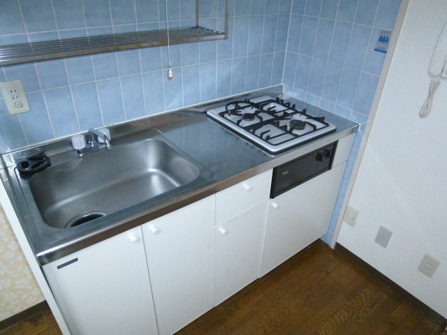 Kitchen. 2-neck is a kitchen with a stove.