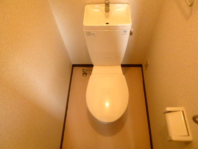 Toilet. Washlet is possible installation. 