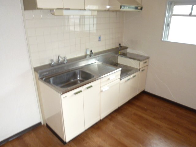 Kitchen. Stove can be installed, Ventilation with a window is also easy to.