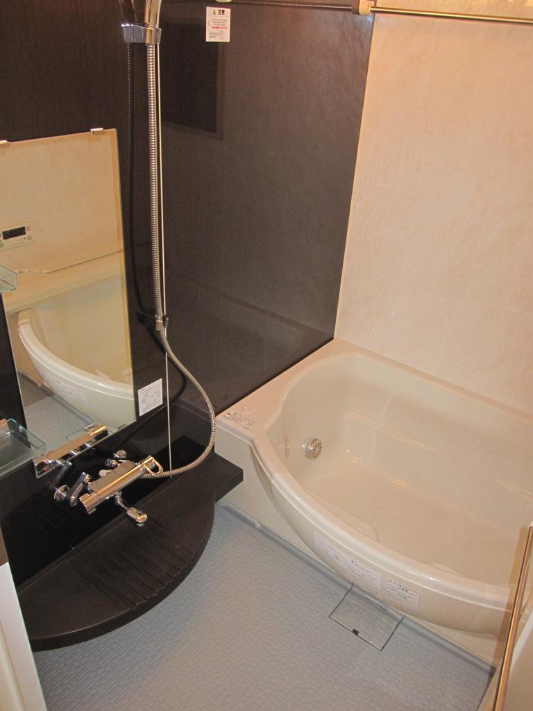 Bathroom. Indoor (11 May 2013) Shooting