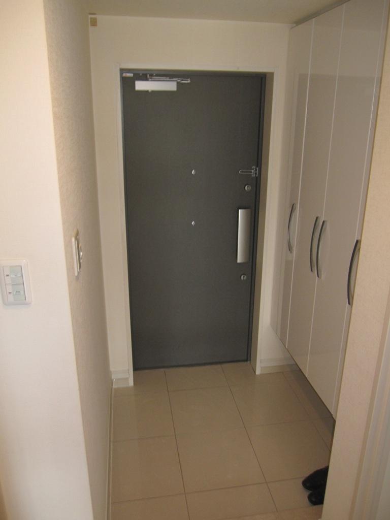 Entrance. Local (11 May 2013) Shooting