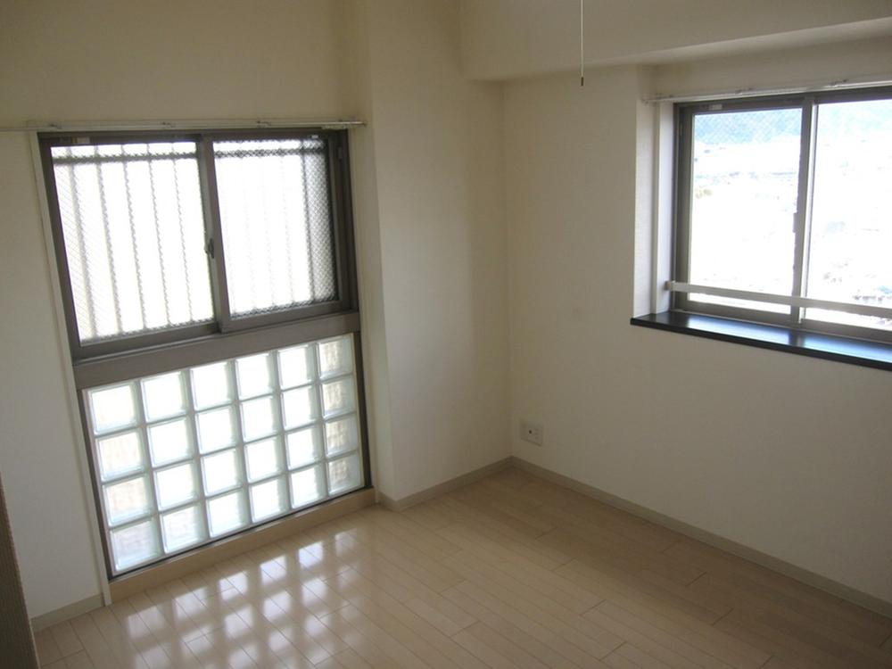 Non-living room. Indoor (11 May 2013) Shooting