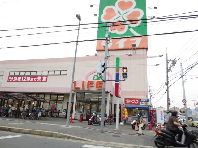 Supermarket. Until Life sacred Shinto tree branch shop 765m