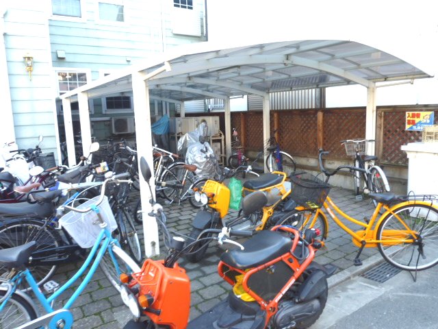 Other common areas. It is a roof with bicycle parking. 