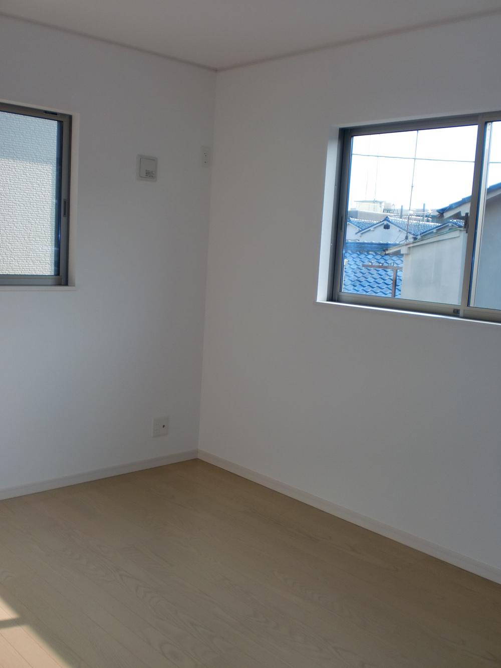 Non-living room. (Same specifications photo)