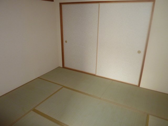 Other room space. Japanese-style room is 6 quires