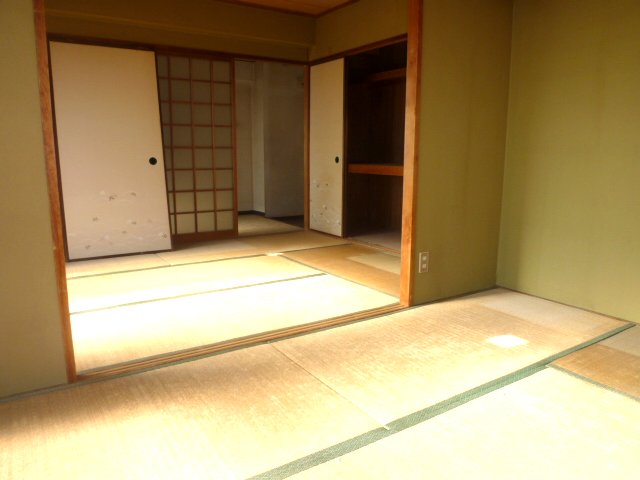 Other room space. It is a calm space.