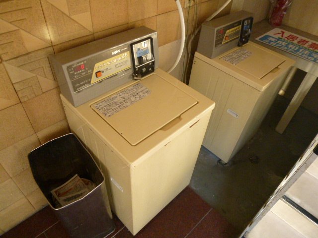 Other common areas. There are coin-operated laundry on the first floor. 