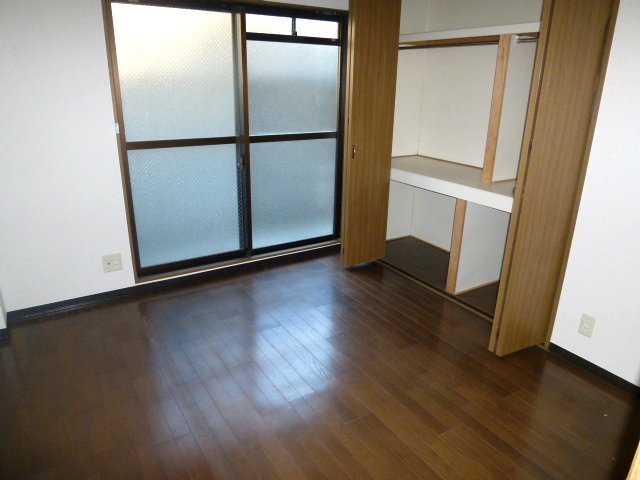 Other room space. There is a closet that can be stored securely in the Western-style