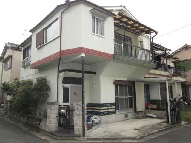 Local appearance photo. Is a two-storey corner lot