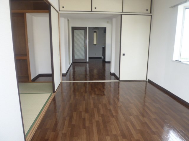 Other room space. If you open a Gabatsu it can also be used as a 2LDK. 