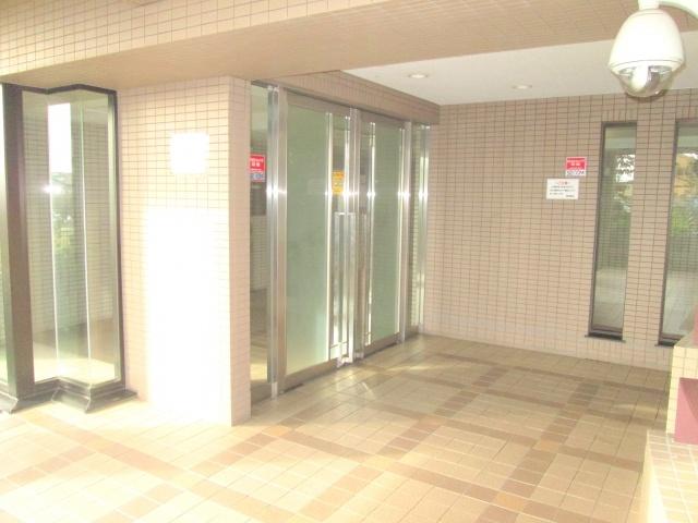 Entrance. Per day is good on the south-facing