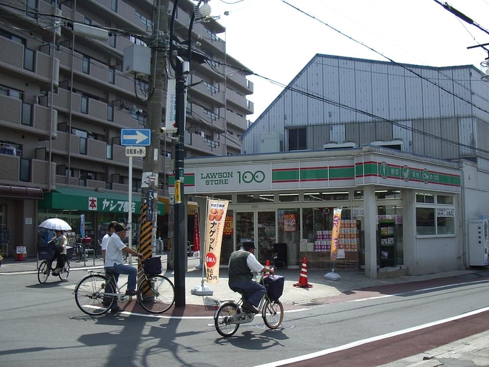 Convenience store. STORE100 Wakae Iwata to the store 705m