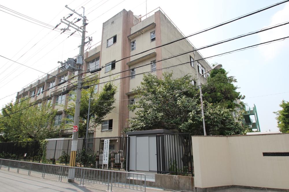 Junior high school. Higashi Osaka Municipal Wakae until junior high school 1547m