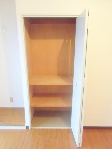 Receipt. All room with storage